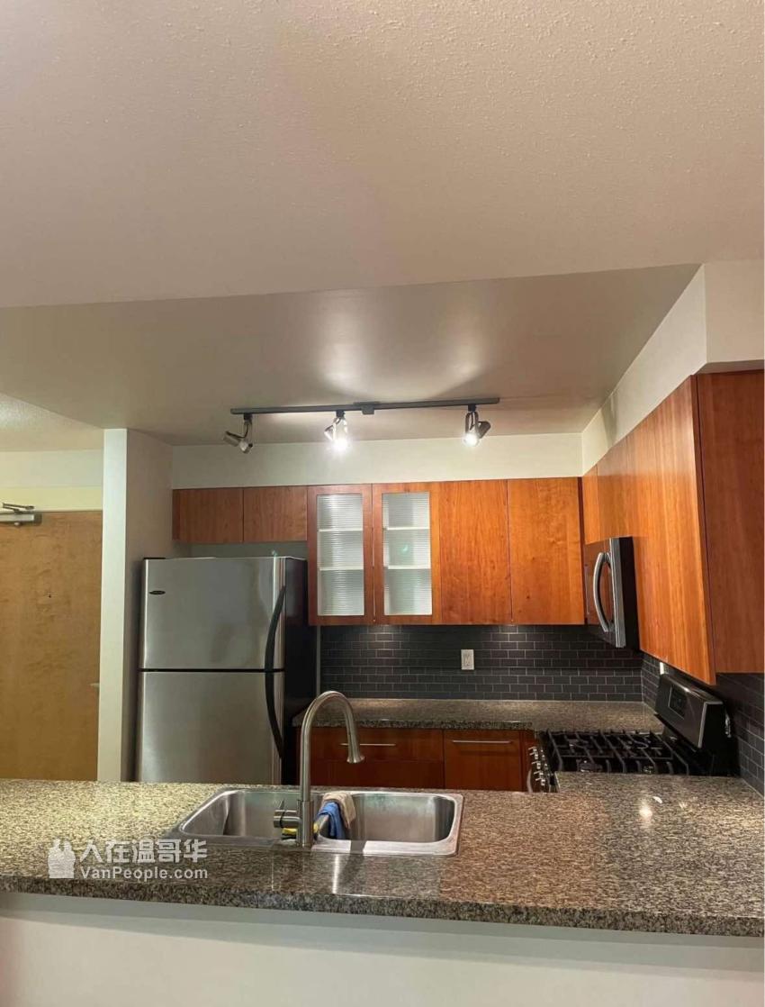 2BD+ Den, 2 Bath, 900FT Ground Floor Apartment - 人在温哥华网VanPeople.com