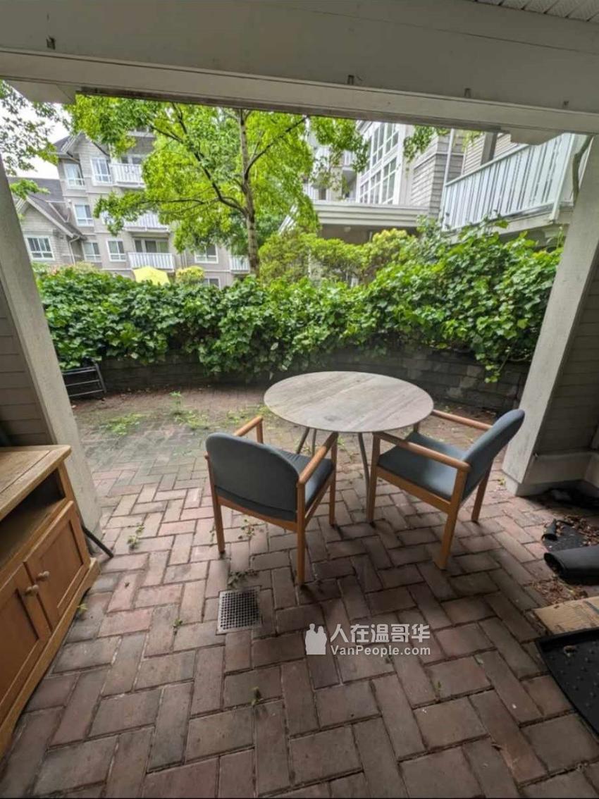 2BD+ Den, 2 Bath, 900FT Ground Floor Apartment - 人在温哥华网VanPeople.com