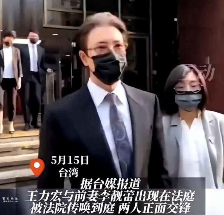 李靓蕾晒圣诞树全家福：3个娃和妈妈出镜，未见王力宏