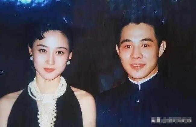 李连杰晒妻子近照 利智断崖式衰老 不如黄秋燕美艳动人