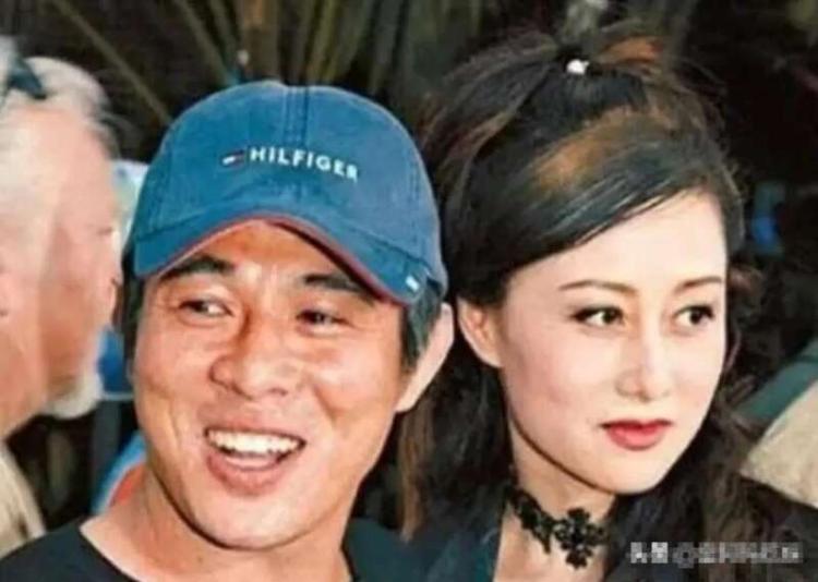 李连杰晒妻子近照 利智断崖式衰老 不如黄秋燕美艳动人