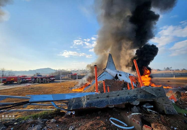 泰总理敦促核实韩客机碰撞起火事故中泰公民情况