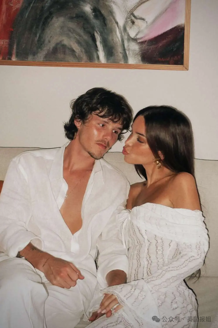 贝克汉姆“小儿媳”酷似贝嫂联手对抗名媛大儿媳- 人在温哥华网VanPeople.com