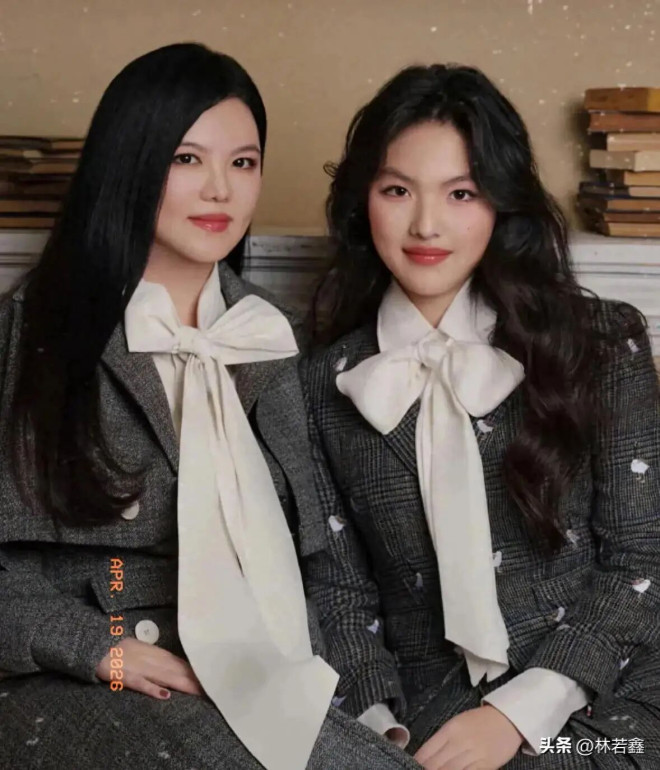 38岁李湘近况曝光！和王诗龄同框現身小區，如今狀態引關注